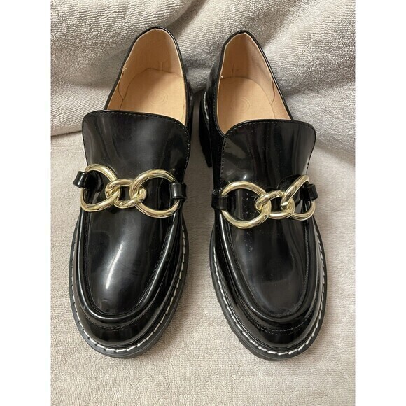 Urban Outfitters Black Patent Leather‎ Loafers With Gold Chain  Women's Size 8 - Picture 1 of 6